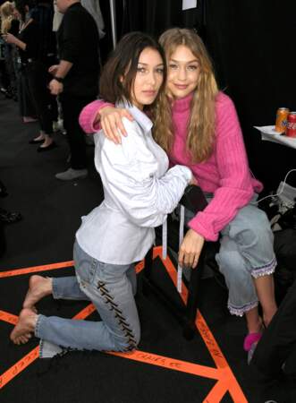 Fashion week de New York - Bella Hadid et Gigi Hadid ensemble dans les backstages du défilé Anna Sui