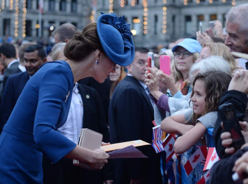 La famille royale en voyage officiel au Canada : Kate Middleton adulée par la foule