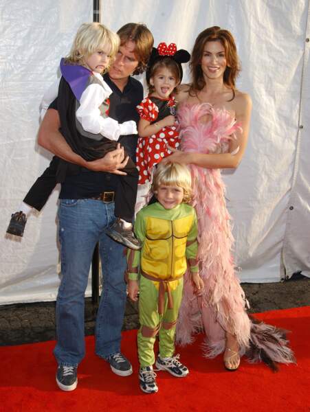 Presley et sa soeur Kaia avec leurs parents Rande Gerber et Cindy Crawford en 2003