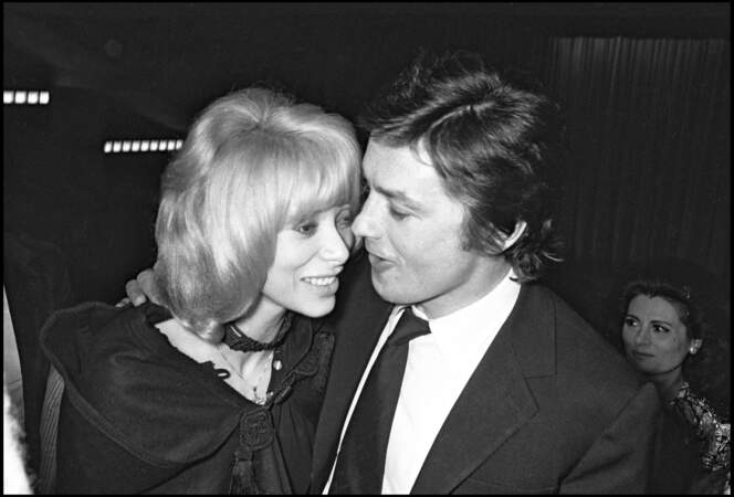 Mireille Darc et Alain Delon : 15 ans d'amour - À la première de Doucement les basses en 1971