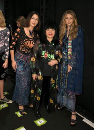 Fashion week de New York - Les deux sœurs, Bella et Gigi Hadid, posent avec la créatrice Anna Sui
