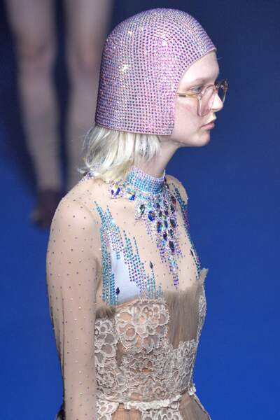 Fashion Week printemps-été 2018 : bonnet de bain glitter ou casque de Godefroy de Montmirail ?
