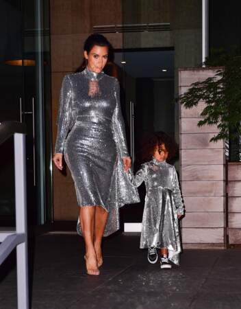 Kim Kardashian assortie à sa fille North West 