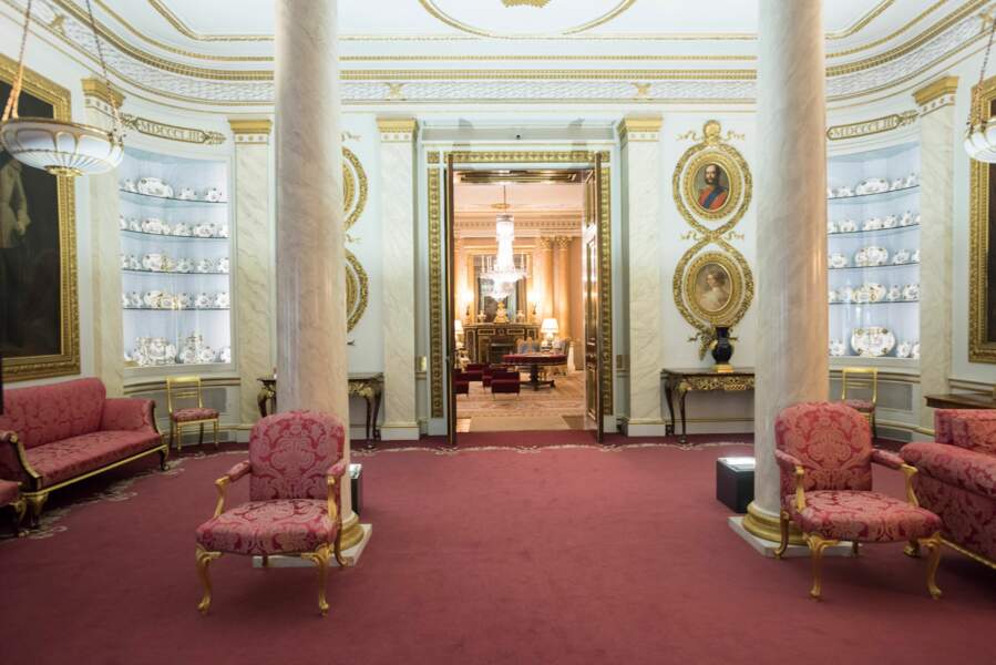 Visite des coulisses de Buckingham Palace. On commence par The Bow Room