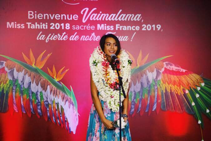 VOICI - Miss France 2019 ovationnée à Tahiti : Vaimalama Chaves a reçu une prestigieuse médaille 