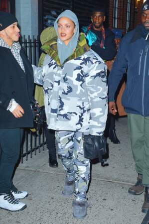 Nostalgique, Rihanna a remis sa tenue de militaire dans Battleship mais c'est un flop