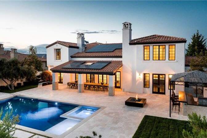 Visitez la superbe villa que Kylie Jenner met en vente : l'arrière de la maison