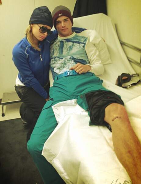 Dernier câlin entre Paris Hilton et River Viiperi avant de quitter l'hôpital