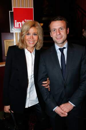 Le look de Brigitte Macron - 25 janvier 2016 : au théâtre Hébertot à Paris pour la pièce À tort ou à raison