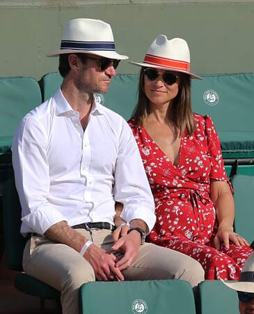 Pippa Middleton enceinte, elle dévoile ses premières rondeurs à Roland Garros avec James Matthews