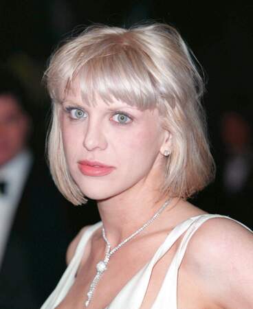 Ces stars qui ont VRAIMENT abusé de la chirurgie esthétique : Courtney Love avant