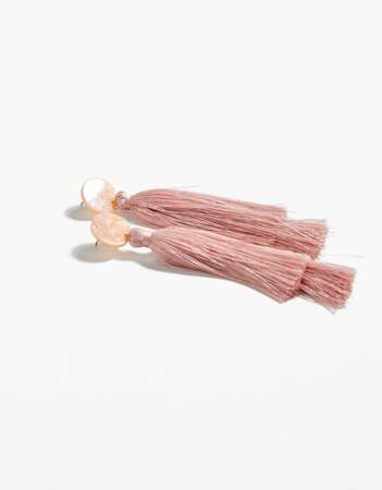 Boucles d'oreilles pompons rose nude, Bershka, 4,99 euros