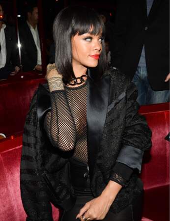 C'est avec une ravissante petite veste que Rihanna est arrivée à l'after-show Balmain