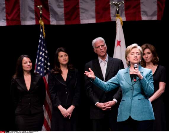 Fran Drescher aux côtés d'Hilary Clinton
