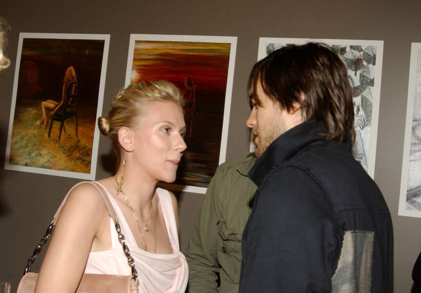 Novembre 2003 : Scarlett Johansson et Jared Leto se rendent à un vernissage