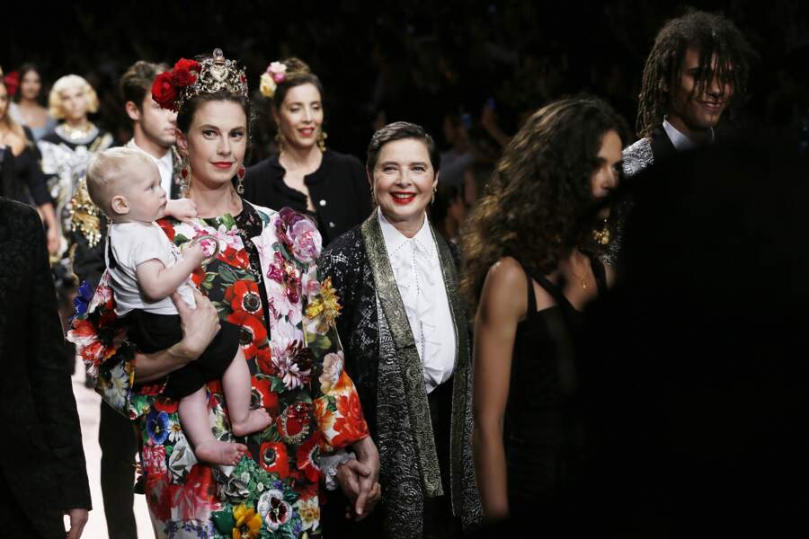 Fashion week printemps été 2019 - Défilé Dolce Gabbana à Milan : Isabella Rossellini et sa fille Elettra