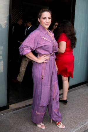 Fashion week haute couture : Marilou Berry et sa super combi violette (sans rire, on adore)