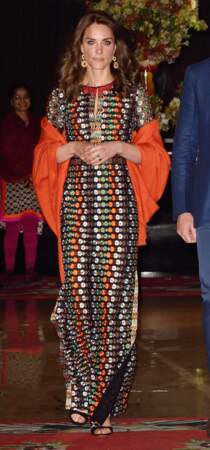 Pour le 5ème jour de voyage officiel, Kate Middleton avait choisi une robe Tory Burch estimée à 1 385 €