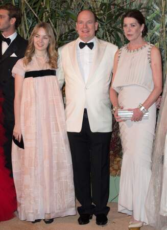 Le prince Albert II de Monaco entouré de sa soeur et sa nièce