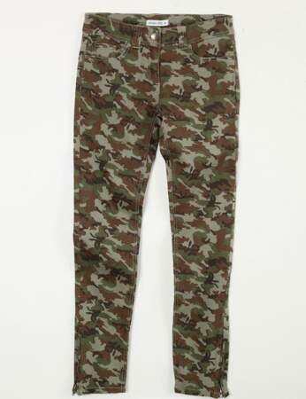 Parfait pour un look cool, le pantalon façon camouflage. 14,99€