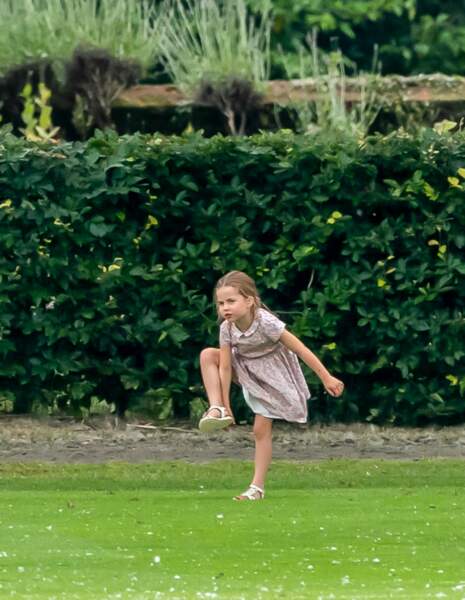 La princesse Charlotte lors du match de polo de son père à Wokingham, mercredi 10 juillet