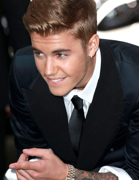 Justin Bieber : armé de sa nouvelle virilité plus personne ne lui résiste