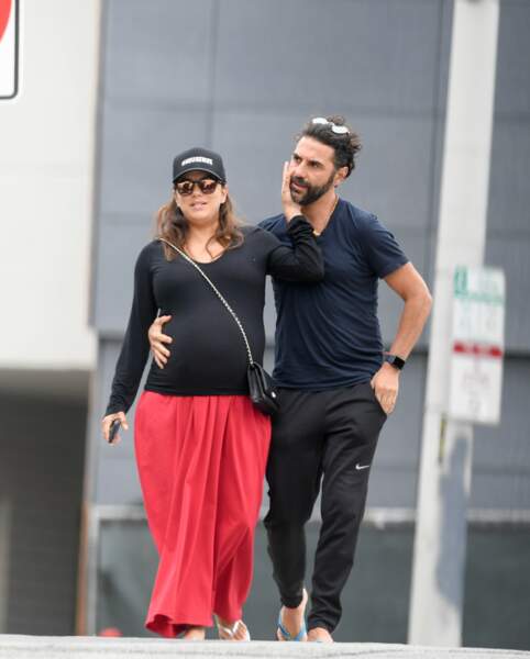 Eva Longoria très enceinte et son mari José Antonio Baston à West Hollywood le 29 mai 2018