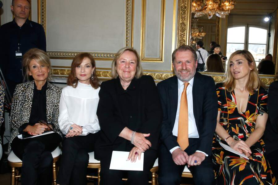 Anne-Emmanuelle Schmitt, Isabelle Huppert, Maryvonne Pinault, Guillaume de Seynes et Julie Gayet 