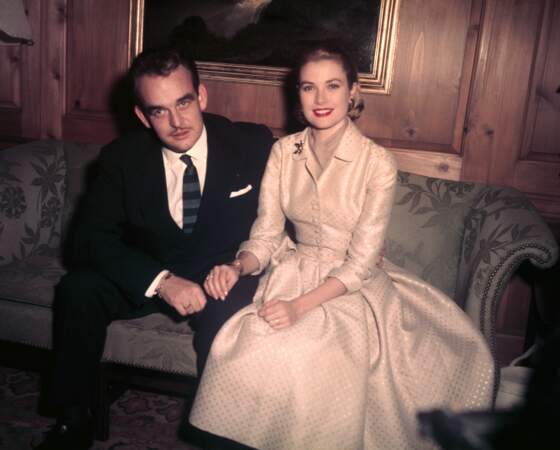 Le prince Rainier et Grace Kelly lors de leurs fiançailles le 5 janvier 1956