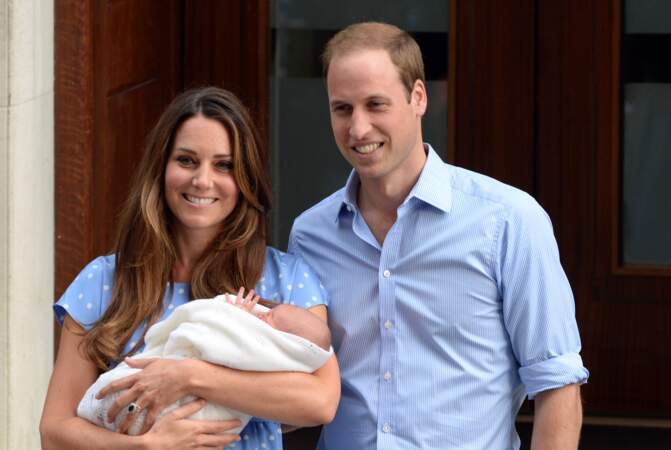 Anniversaire du Prince George - Le 23 juillet 2013 Kate et William présentent leur fils George, né la veille