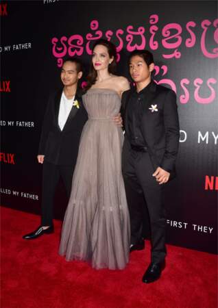 Angelina Jolie avec Maddox et Pax
