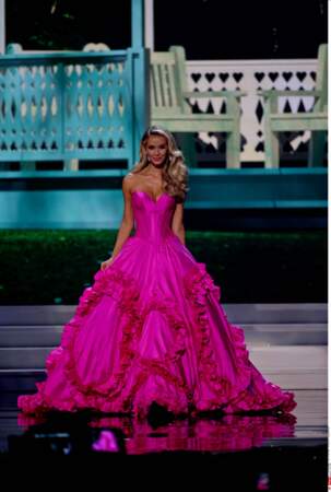 Miss Oklahoma en robe de Barbie