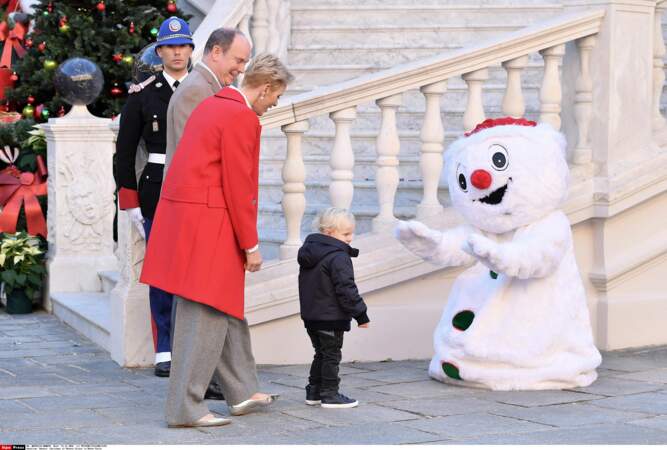 Noël de Monaco : Charlène l'accompagne à la rencontre du petit bonhomme de neige
