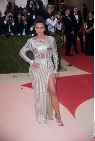 Ratés du Met Gala 2016: Kim Kardashian a enfilé une boule à facettes (oui, on sait, facile)