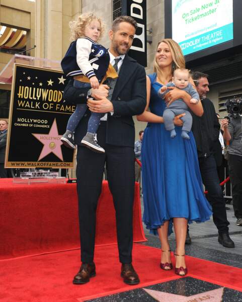 Ryan Reynolds découvre son étoile sur Hollywood Boulevard : Ils sont trop mignons ! 