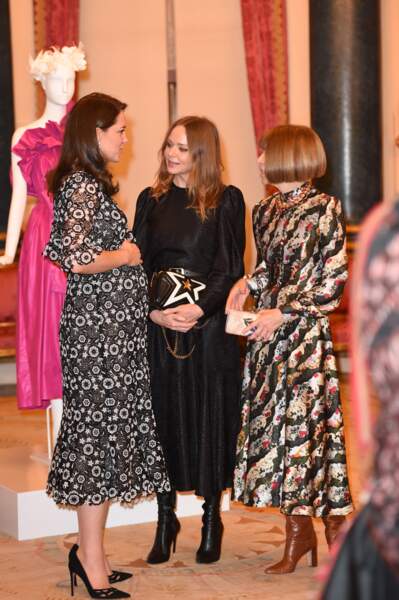 Kate Middleton, Stella McCartney et Anna Wintour, au Palais de Buckingham, le 19 février 2018