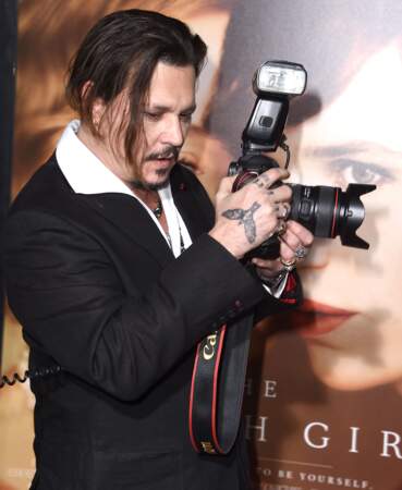 Les tatouages oiseaux de Johnny Depp