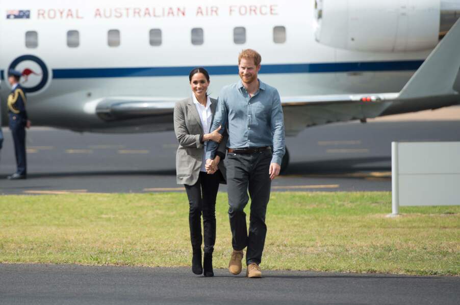 Meghan Markle et le prince Harry très complices lors de leur arrivée à Dubbo