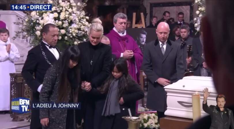 Hommage à Johnny Hallyday : Laeticia plus soudée que jamais avec ses filles Jade et Joy