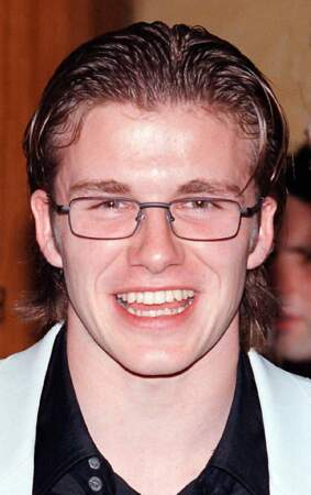 David Beckham en 1997: idem mais avec des lunettes foireuses