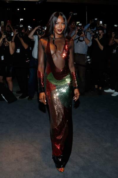 Soirée Tom Ford : Naomi Campbell et son étonnante (et peu flatteuse) robe longue