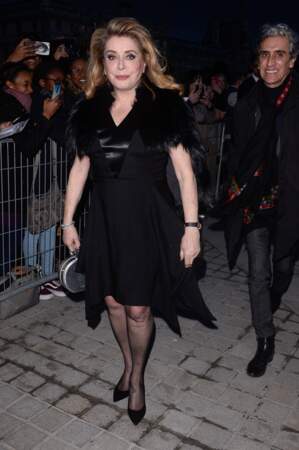 Catherine Deneuve au défilé Louis Vuitton lors de la fashion week de Paris, le 6 mars