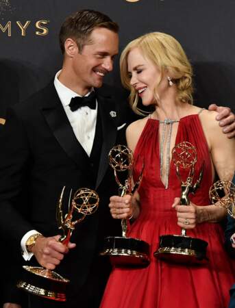 Emmy Awards 2017 : Nicole Kidman et Alexander Skarsgard posent avec leurs récompenses pour Big Little Lies