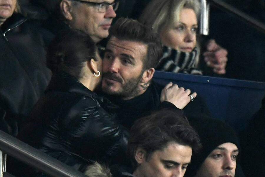 David Beckham et Bella Hadid dans les tribunes du Parc des Princes pour le match PSG-Real, le 6 mars