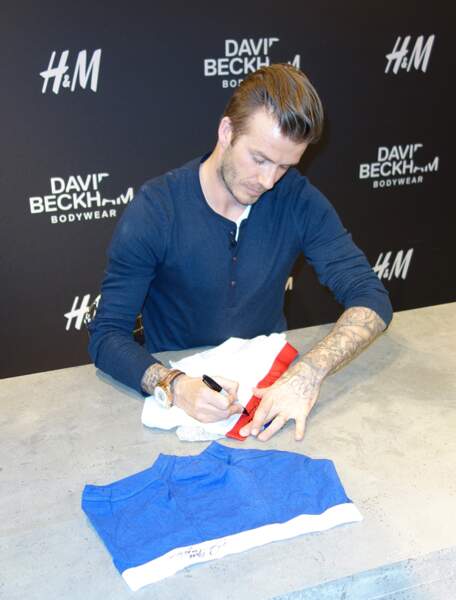 David Beckham dédicace des caleçons à Berlin