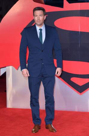 Batman v Superman : Ben Affleck qui a gardé sa posture de super héros