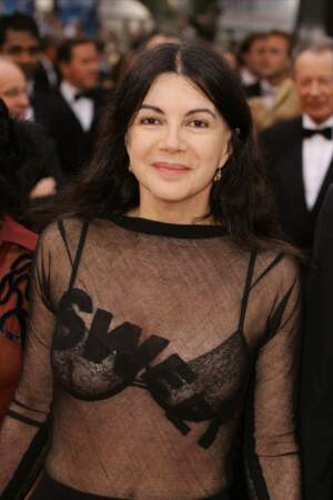 Les pires looks des stars françaises au Festival de Cannes - Carole Laure qui avait peur qu'on rate ses seins
