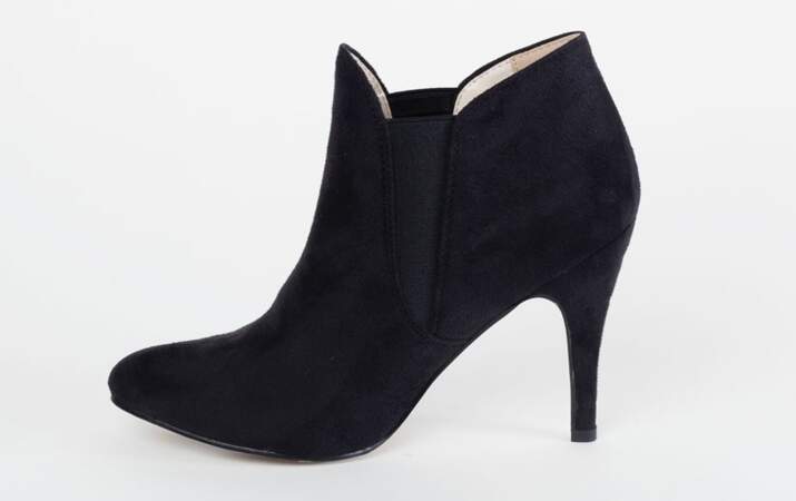 Une paire de boots pour une silhouette élancée. Chaussures 24,99€