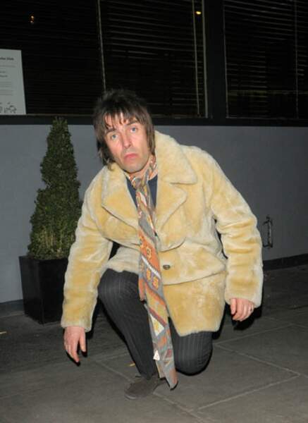 Le plus étrange pour la fin : la démarche de Liam Gallagher en fin de soirée