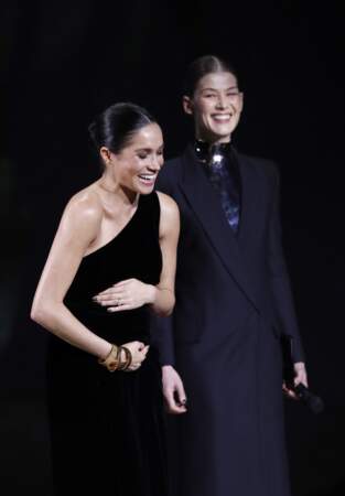 Meghan Markle future maman : elle remet un prix à Clare Waight Keller, la directrice artistique de Givenchy